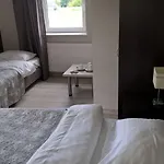 Sleepinn Airport Bed and breakfast