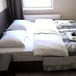 Sleepinn Airport Bed and breakfast