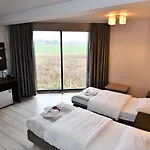 Bed and breakfast Sleepinn Airport 4*