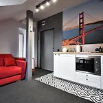 Sleepinn Airport Bed and breakfast