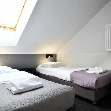 Alojamento de Acomodação e Pequeno-almoço Sleepinn Airport 4*