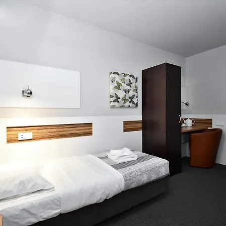 Sleepinn Airport Bed & Breakfast