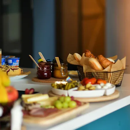 Sleepinn Airport Bed & Breakfast 4*