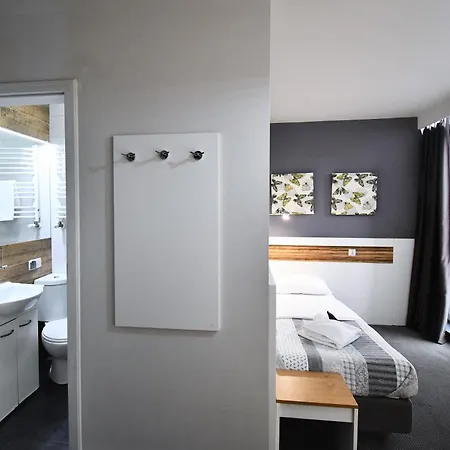Sleepinn Airport Bed & Breakfast 3*