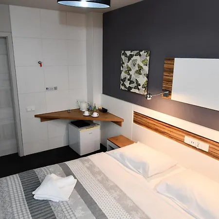 Sleepinn Airport Bed & Breakfast