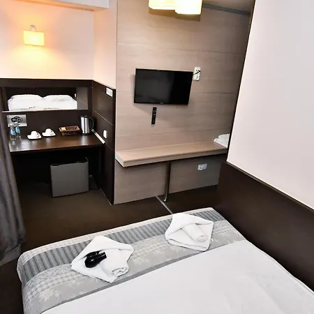 Sleepinn Airport Bed & Breakfast 3*