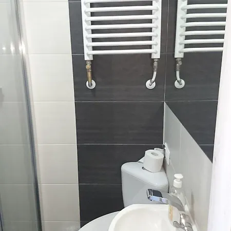 Alojamento de Acomodação e Pequeno-almoço Sleepinn Airport Gdańsk