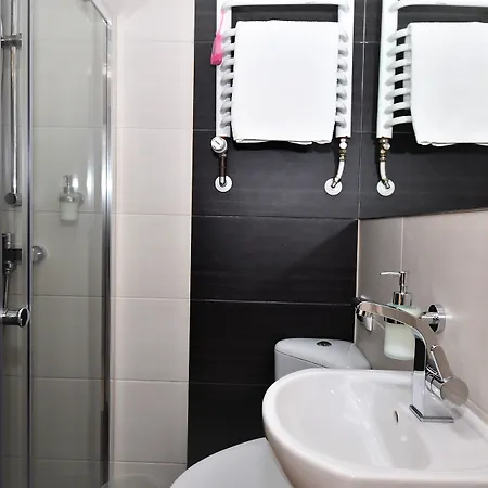 Sleepinn Airport Bed & Breakfast 4*