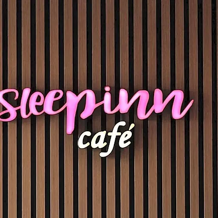 Alojamento de Acomodação e Pequeno-almoço Sleepinn Airport Gdańsk