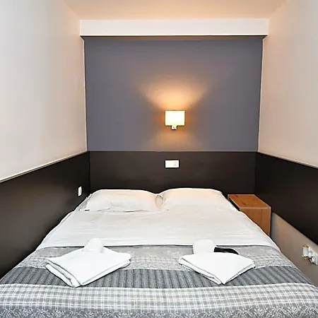 Sleepinn Airport 4*