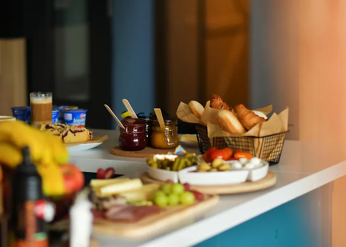 Sleepinn Airport Bed & Breakfast 4*