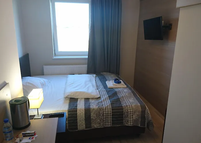 Sleepinn Airport Bed & Breakfast