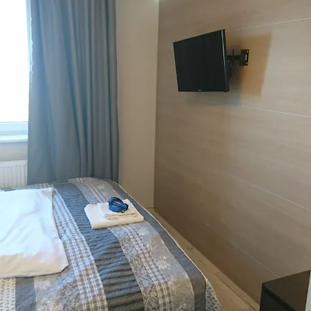 Sleepinn Airport 4*